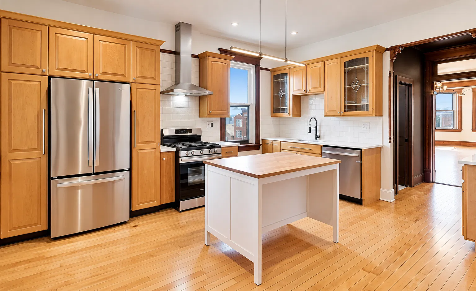 3 bed, 1200 sqft, $3,395 — Photo 1