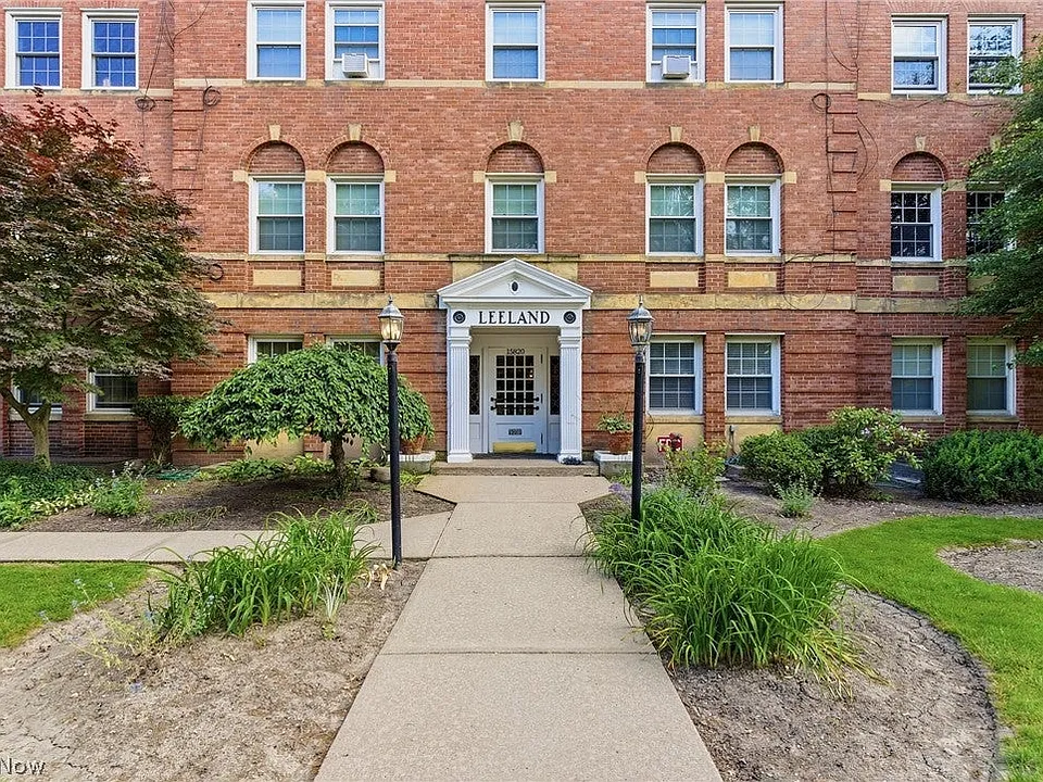 15820 Van Aken Blvd #507