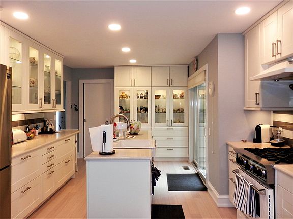 3rd image of 11 Huckleberry Ln