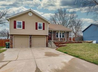 406 Brookwood St, Lansing, KS 66043