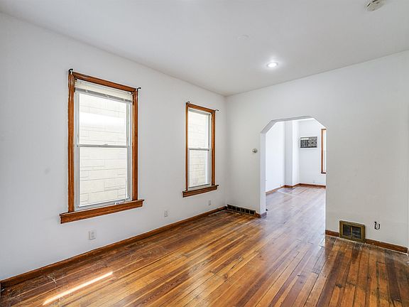 3rd image of 238 Clinton Ave
