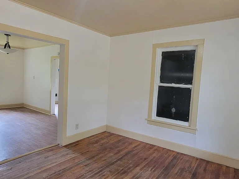 4129 Lamar Ave — Photo 3