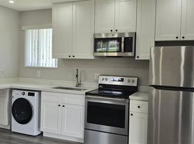 2533 Garfield St, Hollywood, FL