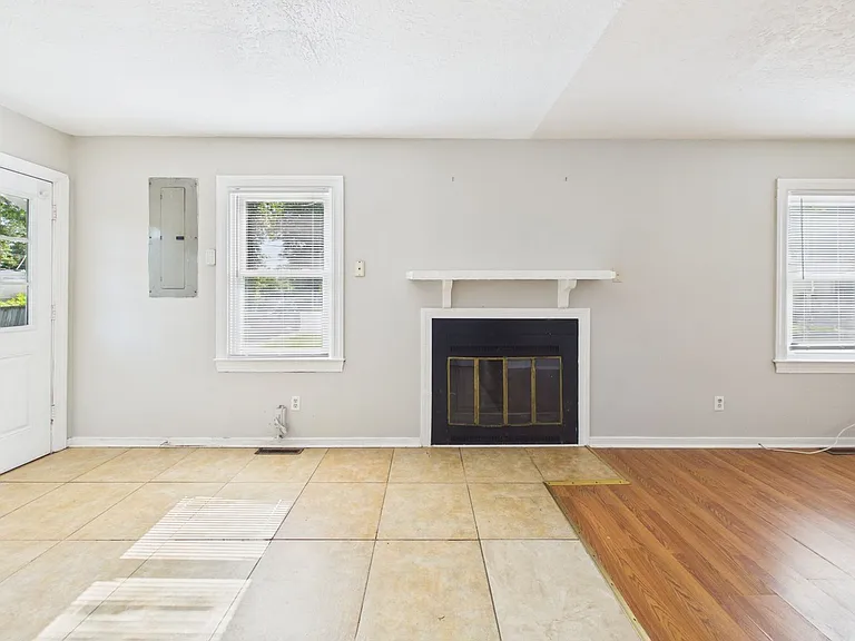 835 Winnetka Ave — Photo 7