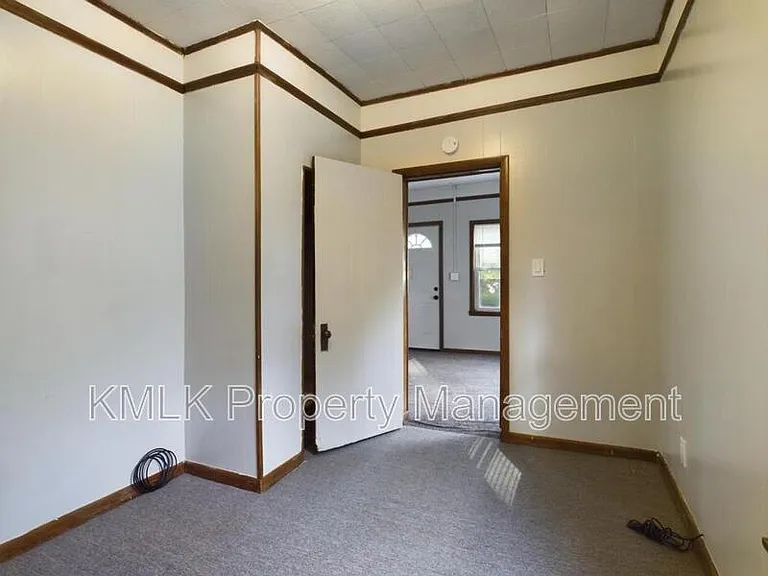 1128 Cordova Ave — Photo 8