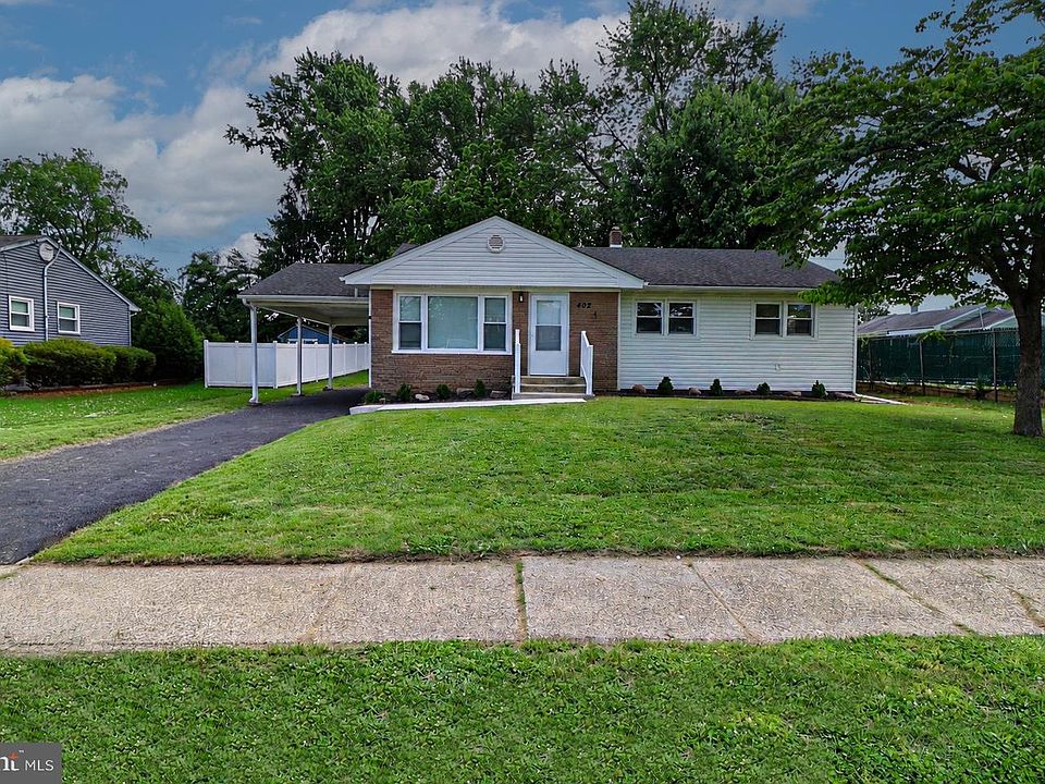 1st image of 402 Pennington Dr