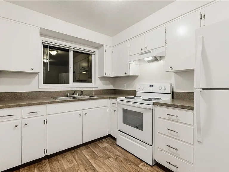 Bayberry Apartments — Photo 13