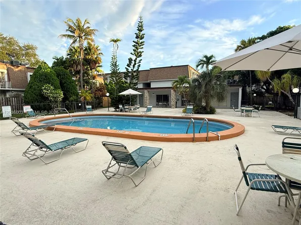 9611 SW 77th Ave APT 108A, Miami, FL 33156