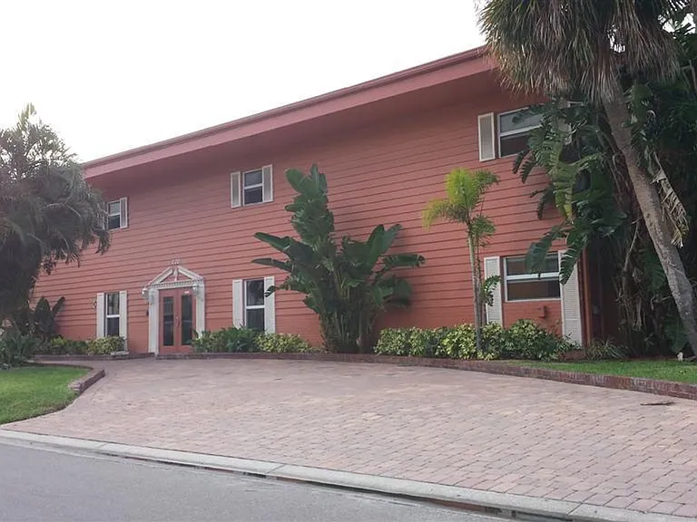 220 Columbia Dr #16 — Photo 1