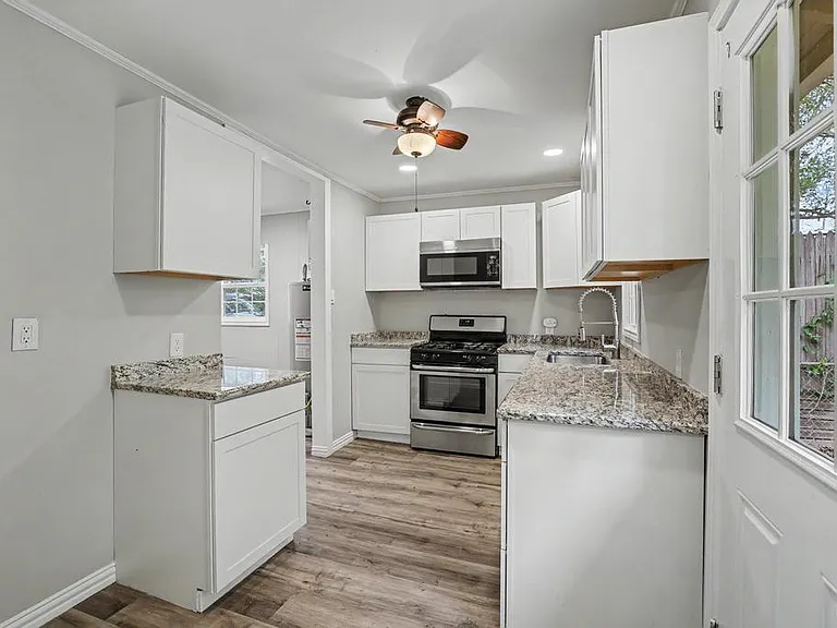221 W Taylor St — Photo 8