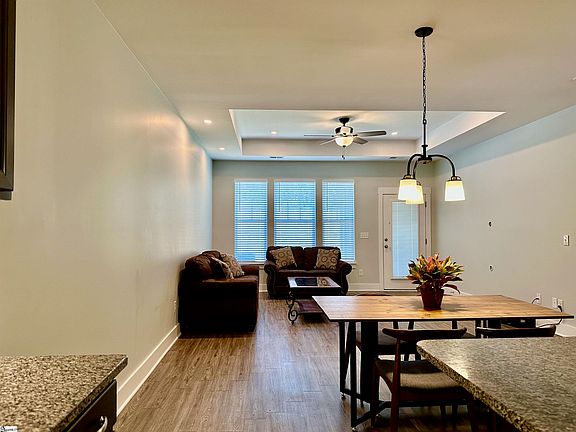 5th image of 21 Creekhaven Ln