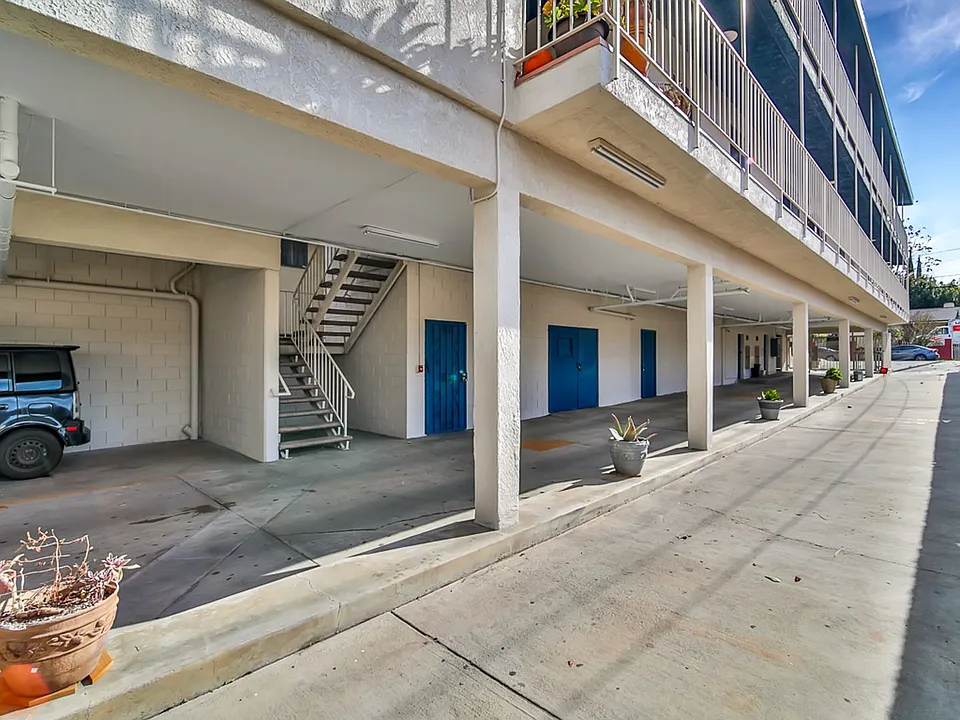 4311-4313 Toland Way