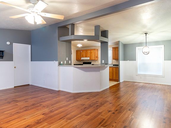2nd image of 40 Beaver Ct
