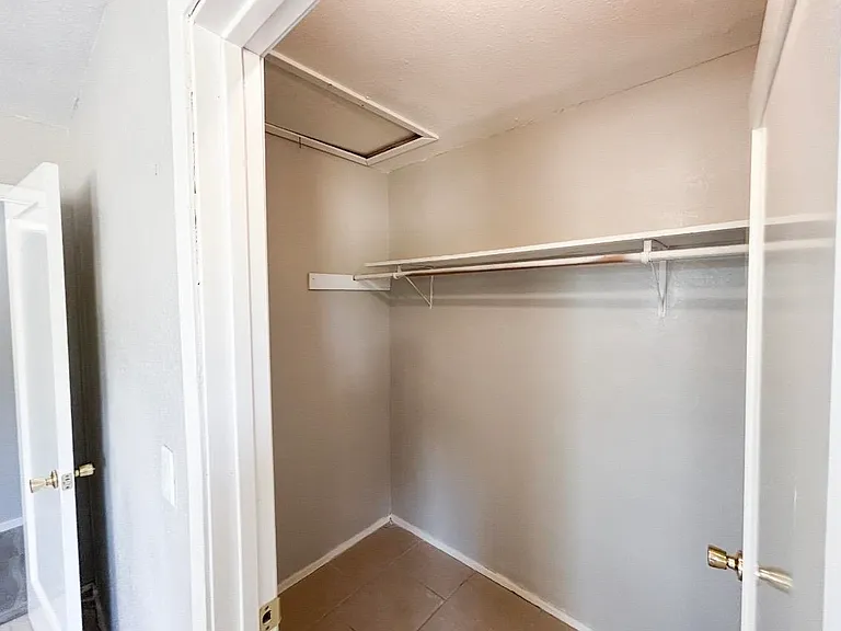 205 Cambridge Ln — Photo 15