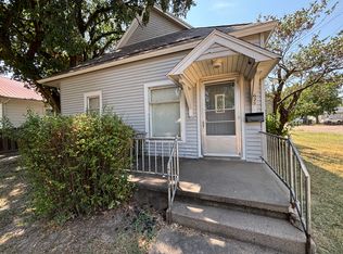 625 W 6th St #1/2, Larned, KS 67550