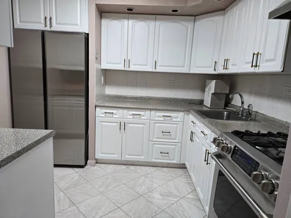 2 Bay Club Dr APT 14B, Flushing, NY 11360