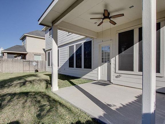 3rd image of 11 Santa Clarita Cir