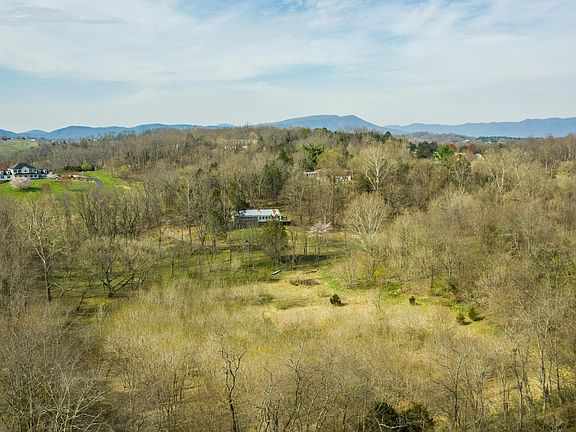 4th image of 227 Hill Dr