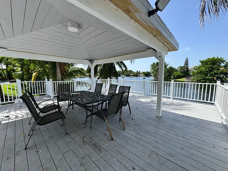10225 SW 53rd St — Photo 15