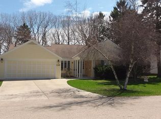 1139 Colonial Dr E, Racine, WI 53405