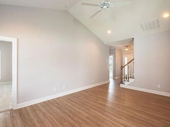 3rd image of 4109 Hillard Ln