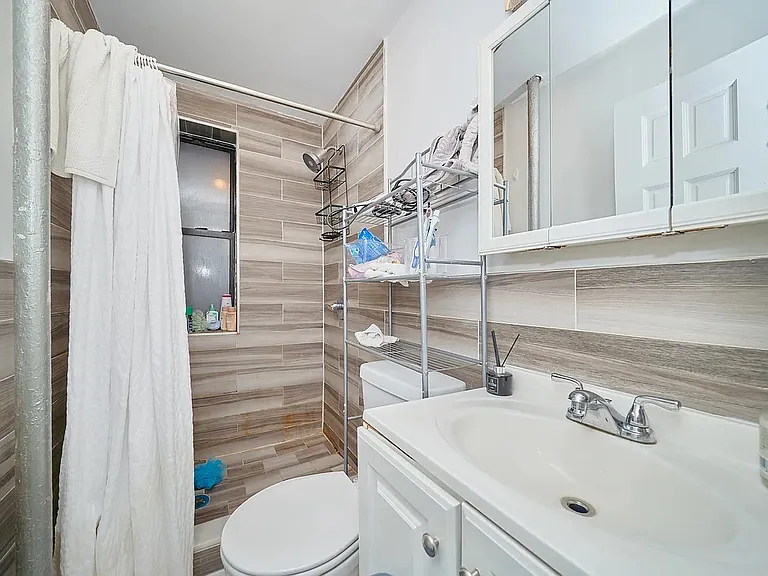 243 E 18th St #20 — Photo 7
