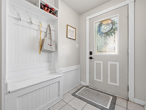 5th image of 133 Meridan St