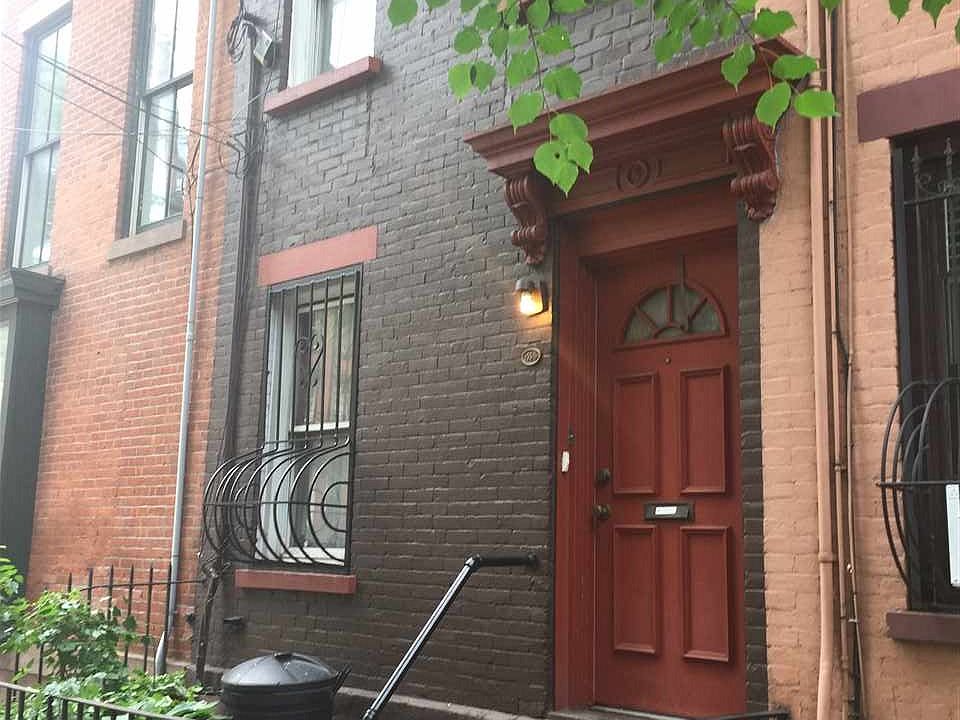 2nd image of 155 1/2 Coles St