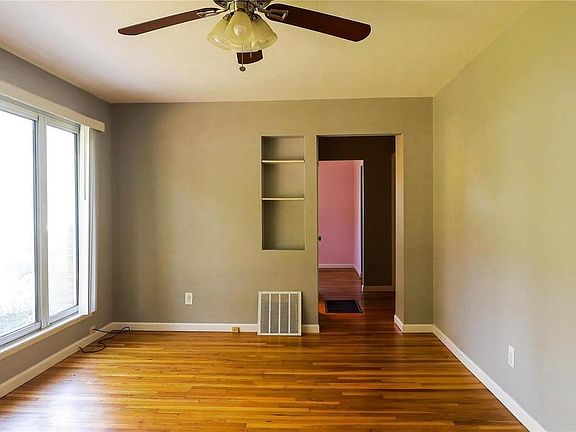 3rd image of 140 Lynn Meadows Ln