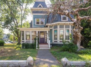 162 Elm St #B, Amesbury, MA 01913