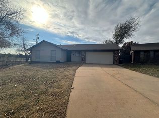 901 Craig Dr, Moore, OK 73160