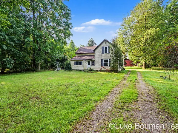 13480 Hickory Rd, Fruitport, MI 49415