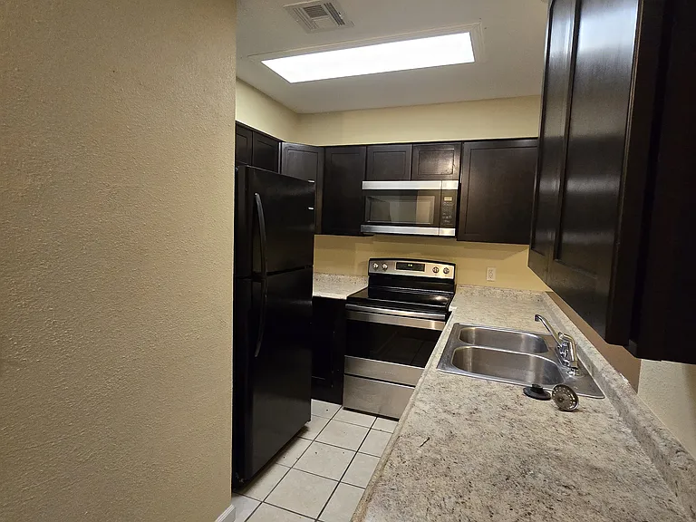 18 Bentree Ln #403 — Photo 24
