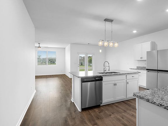 4th image of 439 Lauren Ln