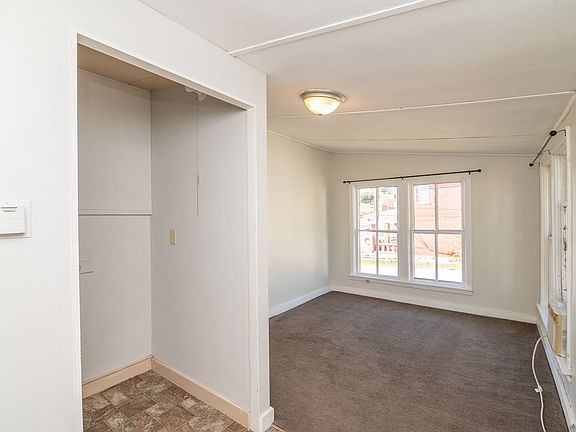 2nd image of 606 Washington St APT 3