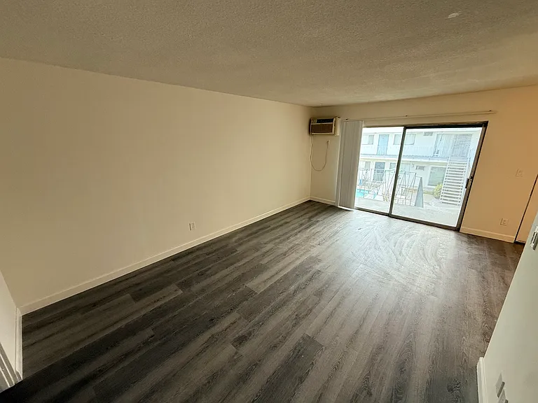 7626 Reseda Blvd #3 — Photo 9