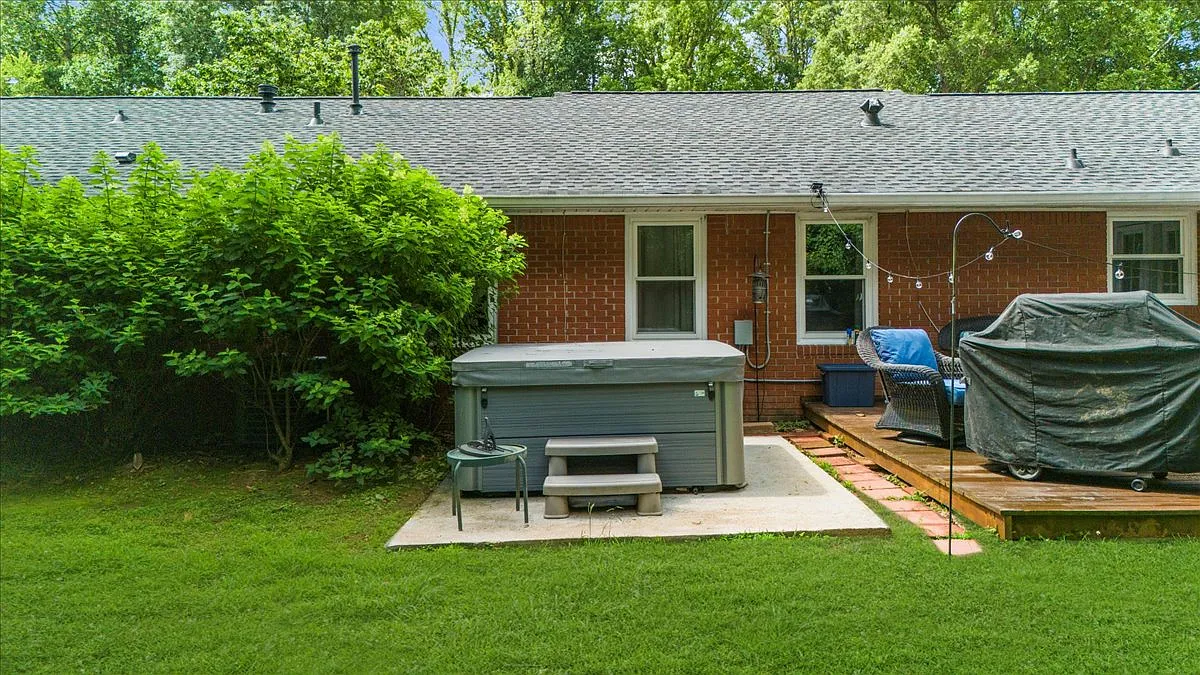 3 bed, 2.5 bath, 1632 sqft, $6,500 — Photo 3