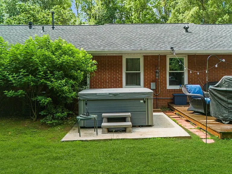 852 Benson Hurst Dr SW — Photo 3