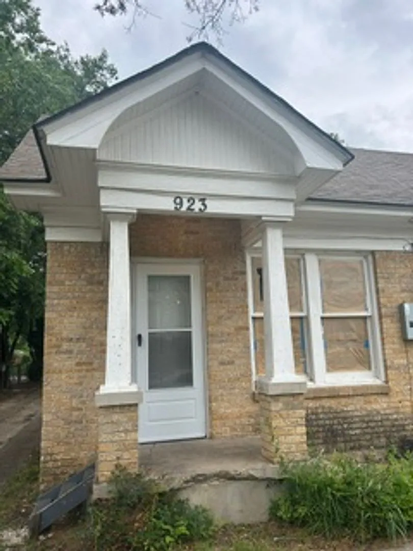 923 Sunset Ave. — Photo 1