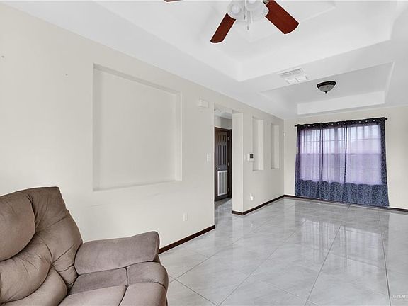 3rd image of 400 Cripple Creek Cir