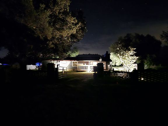 2nd image of 2523 SW Daisy Rd