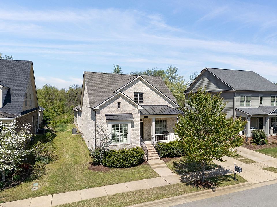 1st image of 804 Charming Ct