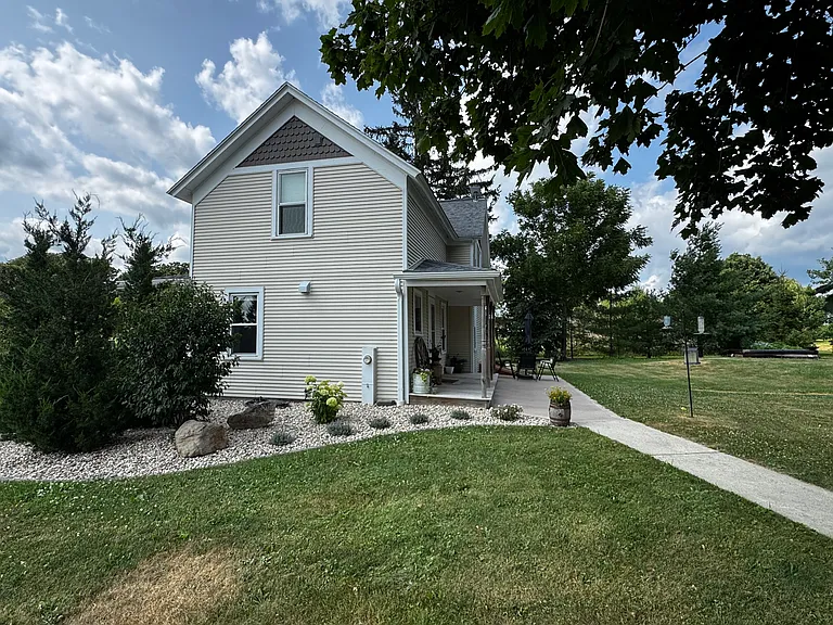 6780 Henry Rd — Photo 2
