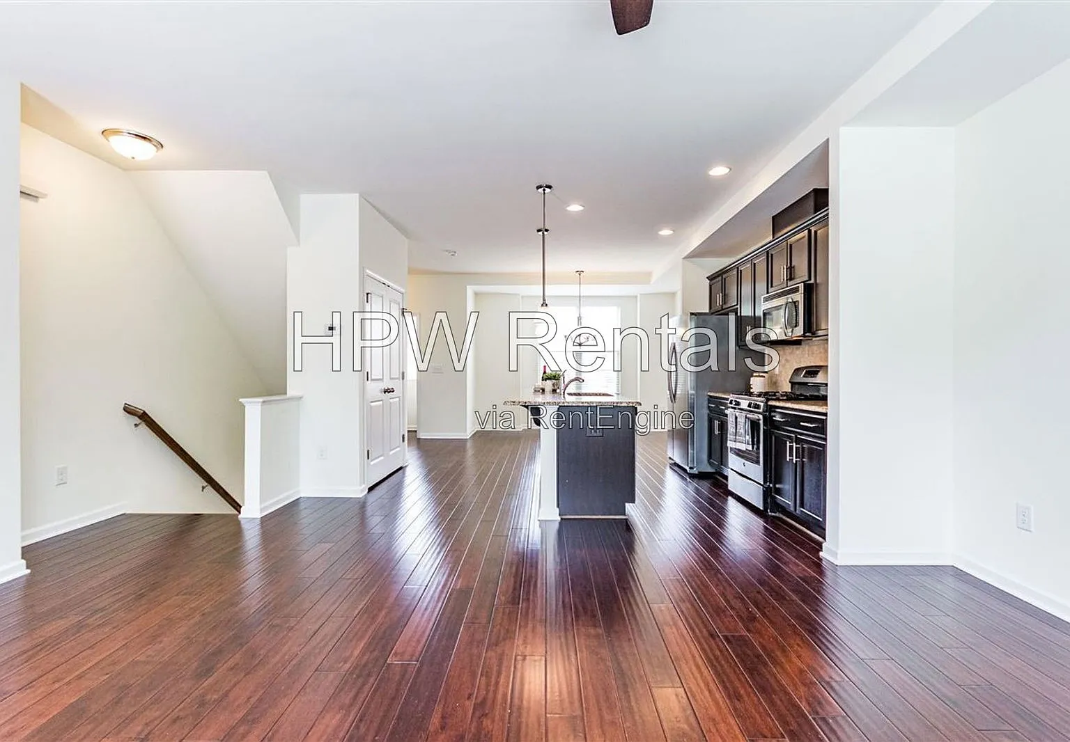 3 bed, 3.5 bath, 1808 sqft, $2,025 — Photo 2