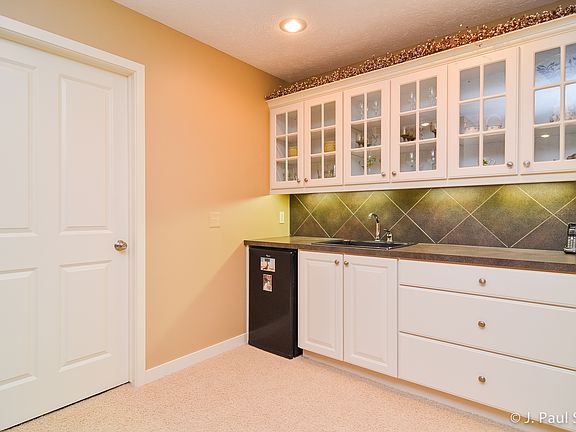 2nd image of 2986 Vicky Dr SW