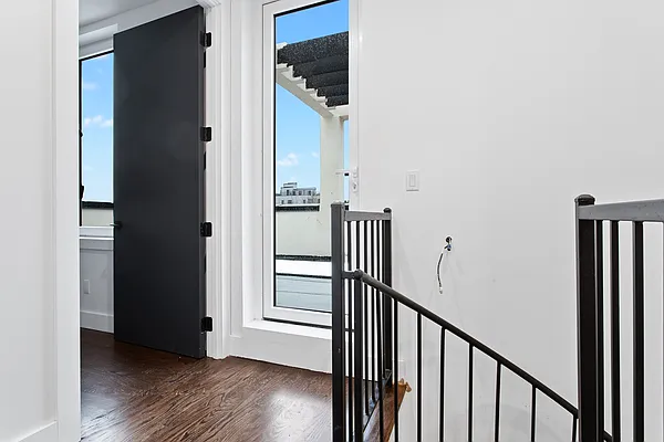 Rented by Safdie Realty Group | media 28