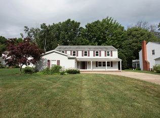 618 Revere Dr, Bay Village, OH