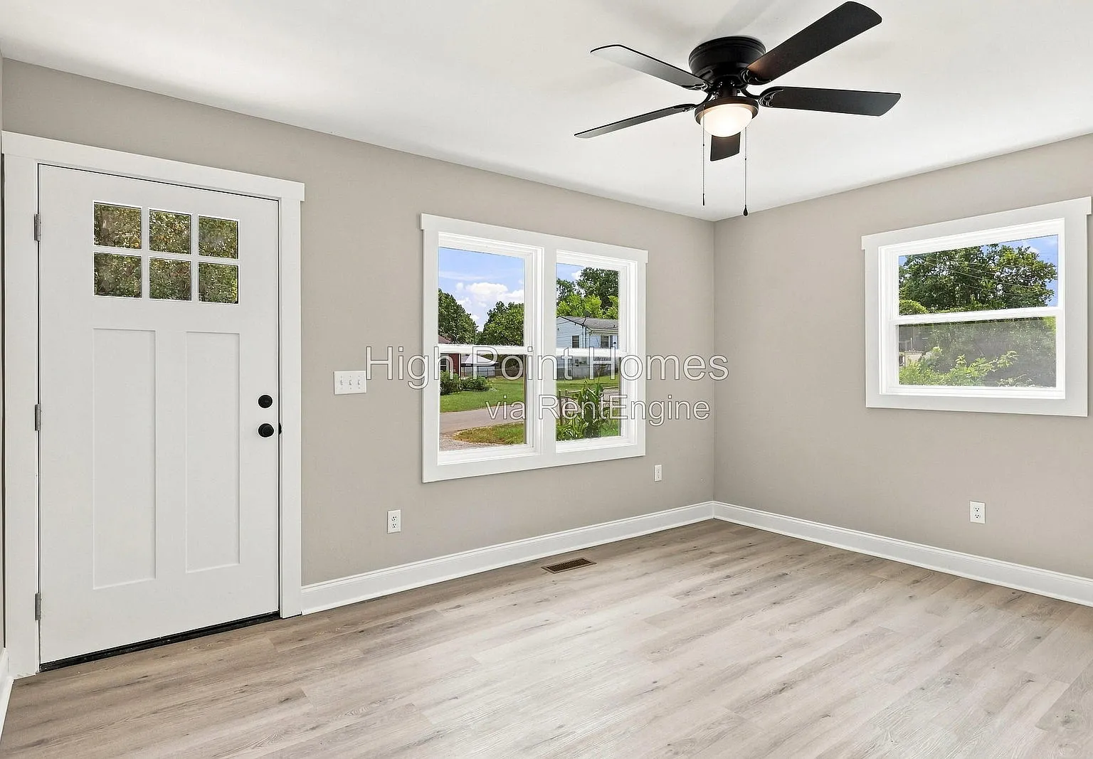 3 bed, 1.0 bath, 792 sqft, $1,285 — Photo 3