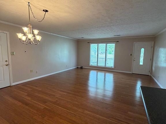 5th image of 471 Golden Meadow Ln