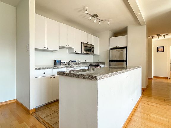 3rd image of 336 W Wellington Ave APT 1501